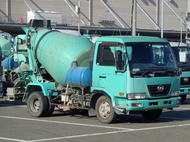 H23 UD コンドル 4t ミキサー ドラム容量3.2立米