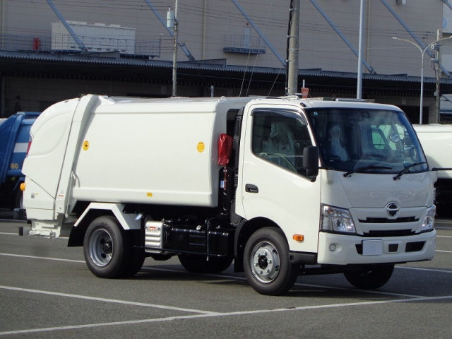 R6 日野 デュトロ 3.5t プレス式塵芥車 5.9立米 *未使用車*