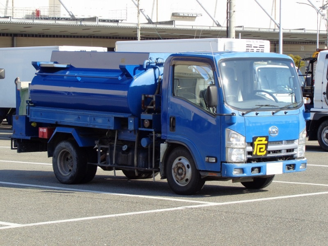 H26 UD コンドル 3.6KLタンクローリー(2室) 消防検査付