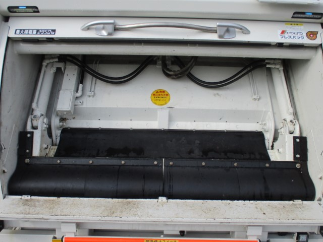 R6 日野デュトロ プレス式塵芥車5.9立米 認定中古車