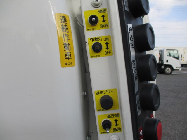 R6 日野デュトロ プレス式塵芥車5.9立米 認定中古車