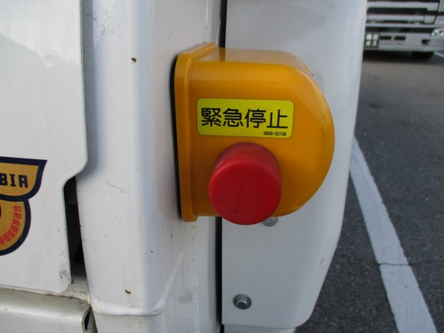 R6 日野デュトロ プレス式塵芥車5.9立米 認定中古車