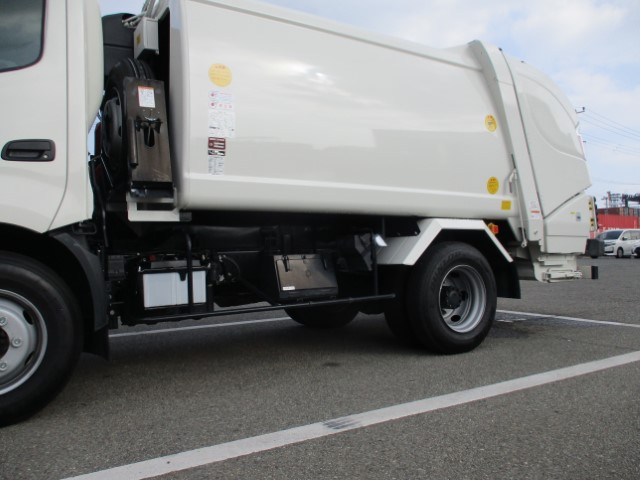 R6 日野デュトロ プレス式塵芥車5.9立米 認定中古車