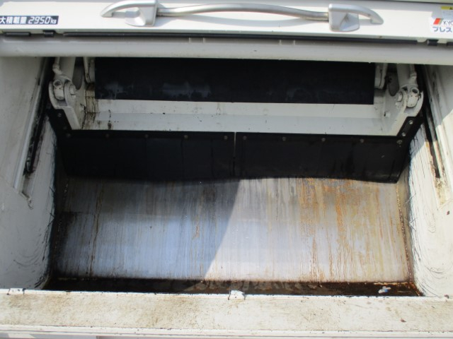 R6 日野デュトロ プレス式塵芥車5.9立米 認定中古車