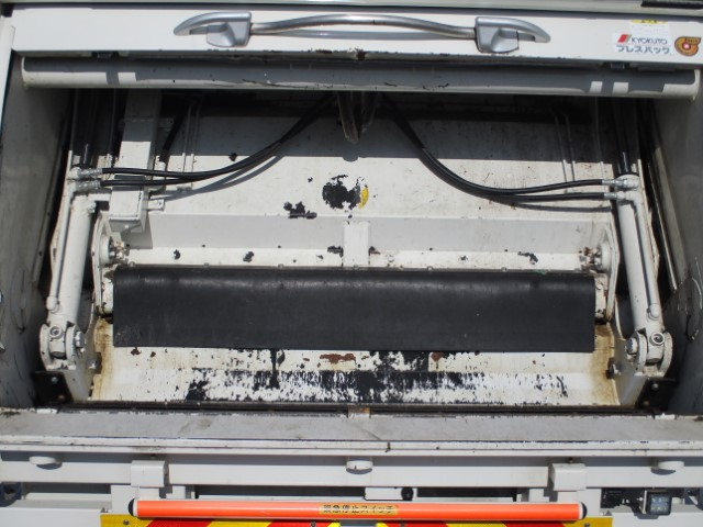 R5 日野デュトロ プレス式塵芥車5.9立米 認定中古車
