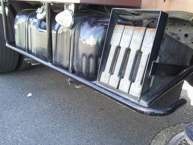 H30 いすゞエルフ 極東製スクイーズ式コンクリートポンプ車