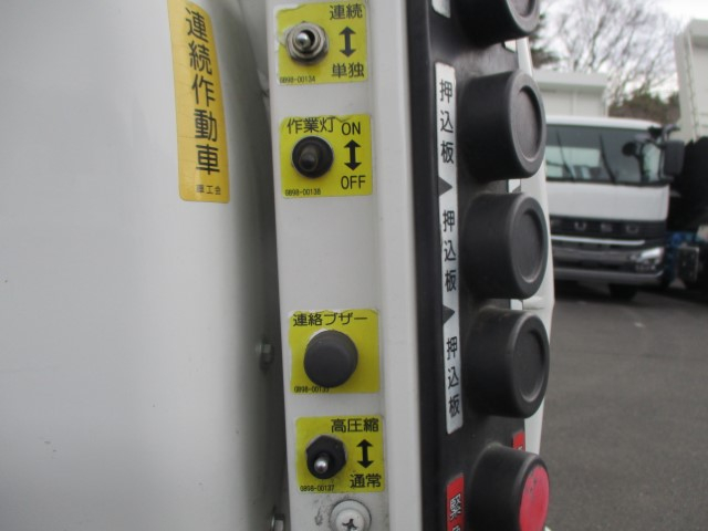 R3 いすゞエルフ プレス式塵芥車4.3立米 認定中古車