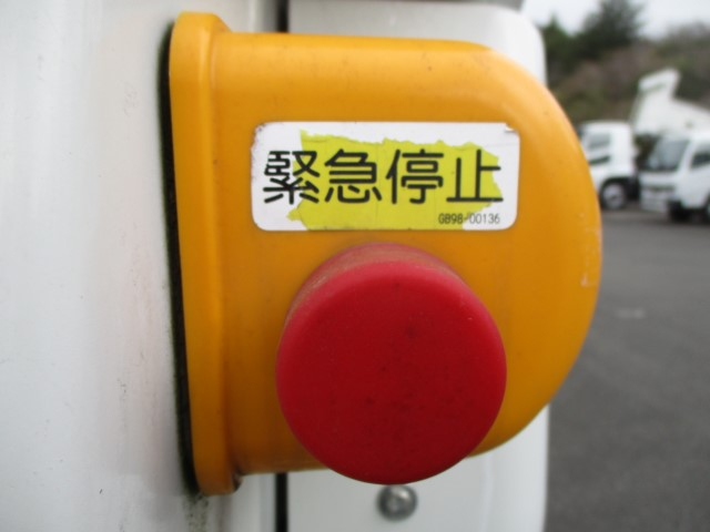 R3 いすゞエルフ プレス式塵芥車4.3立米 認定中古車