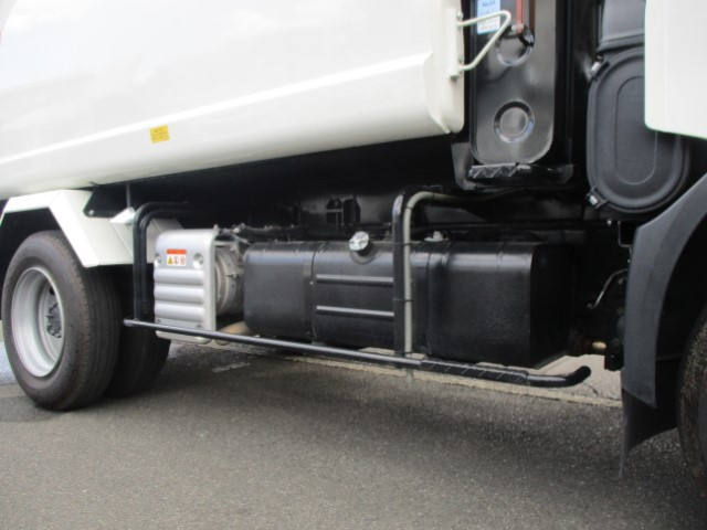 R5 日野デュトロ プレス式塵芥車5.9立米 認定中古車