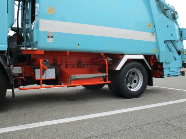 H26 いすゞエルフ プレス式塵芥車6.9立米 高容積