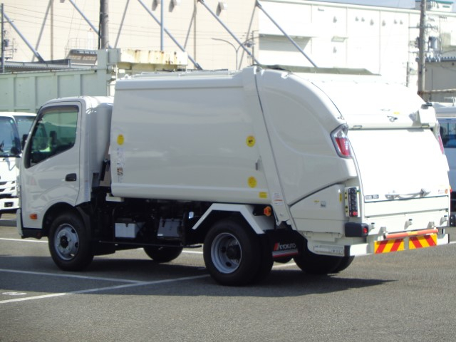 R7 日野デュトロ プレス式塵芥車6.9立米 未使用車