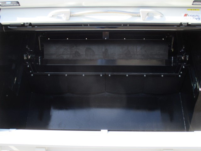 R8����ɩ����󥿡����ץ쥹���г���5.9Ω�ơ�̤���Ѽ�