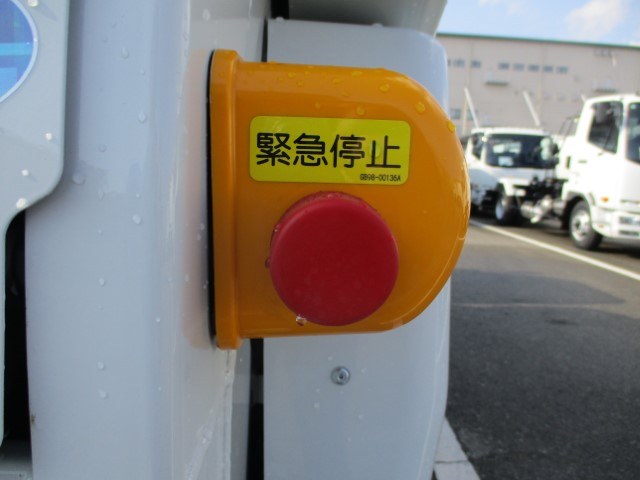 R8 三菱キャンター プレス式塵芥車6.9立米 未使用車