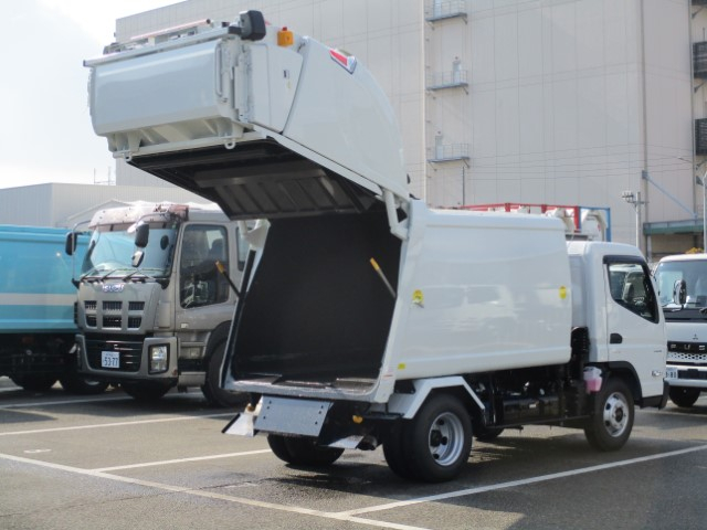 R8 三菱キャンター プレス式塵芥車6.9立米 未使用車