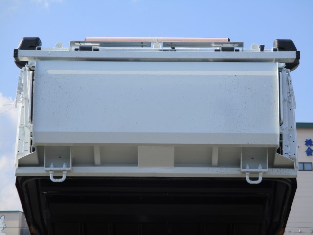 R8 三菱キャンター プレス式塵芥車6.9立米 未使用車