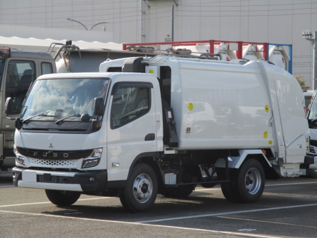 R8 三菱キャンター プレス式塵芥車6.9立米 未使用車