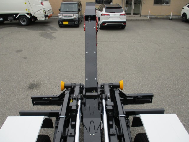 R8����ɩ�ե���������4�ȥ�եå������롡̤���Ѽ�