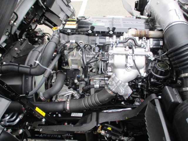 R8����ɩ�ե���������4�ȥ�եå������롡̤���Ѽ�