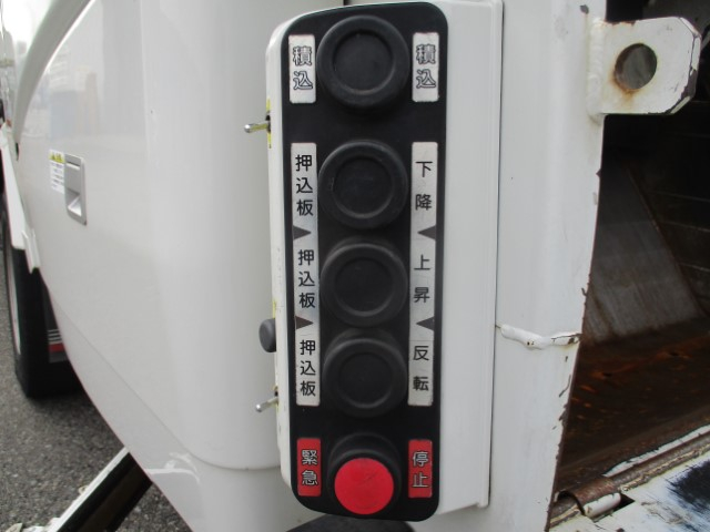 R2���������ե���ɡ��ץ쥹���г���10.2Ω�ơ�����ܡ������