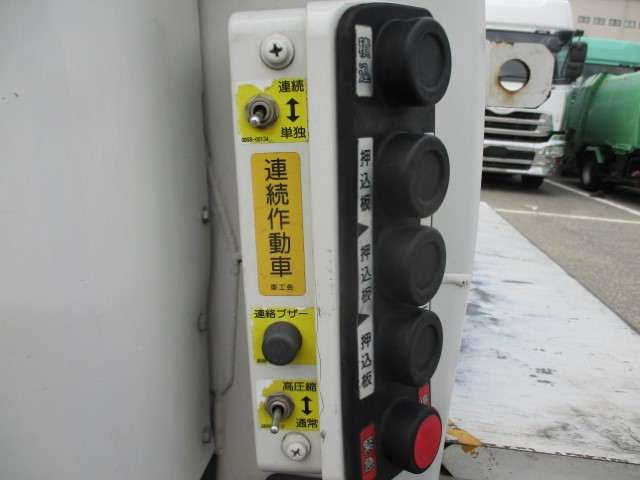 R2���������ե���ɡ��ץ쥹���г���10.2Ω�ơ�����ܡ������