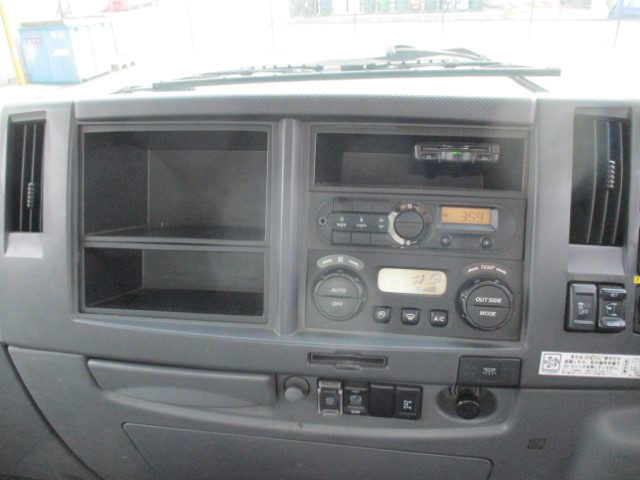 R2���������ե���ɡ��ץ쥹���г���10.2Ω�ơ�����ܡ������
