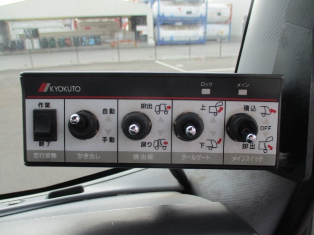 R2���������ե���ɡ��ץ쥹���г���10.2Ω�ơ�����ܡ������