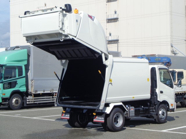 R7 日野デュトロ プレス式塵芥車6.9立米 未使用車