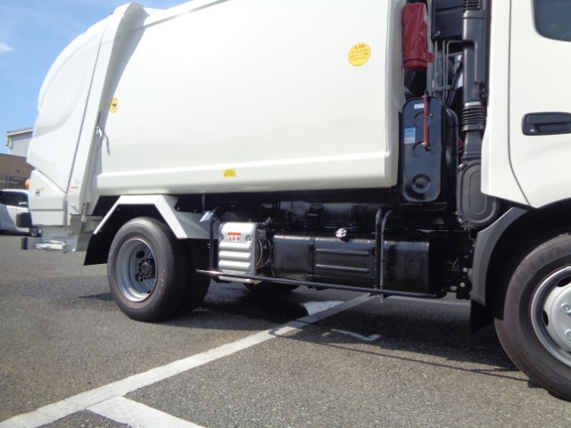 R7 日野デュトロ プレス式塵芥車6.9立米 未使用車