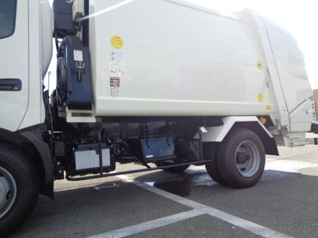 R7 日野デュトロ プレス式塵芥車6.9立米 未使用車