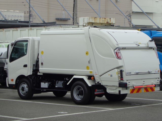 R7 日野デュトロ プレス式塵芥車6.9立米 未使用車