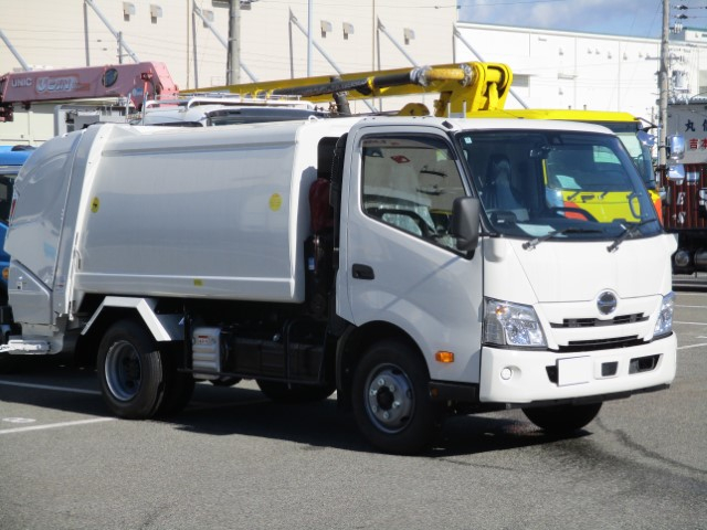 R7 日野デュトロ プレス式塵芥車5.9立米 未使用車