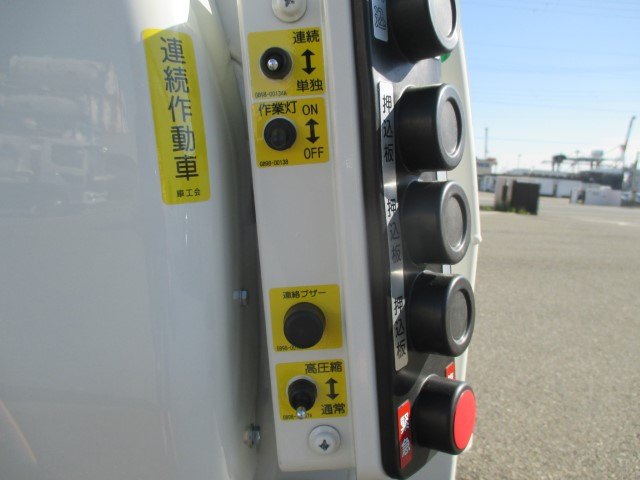 R7 日野デュトロ プレス式塵芥車5.9立米 未使用車