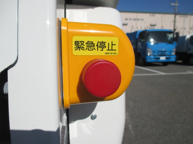 R7 日野デュトロ プレス式塵芥車5.9立米 未使用車