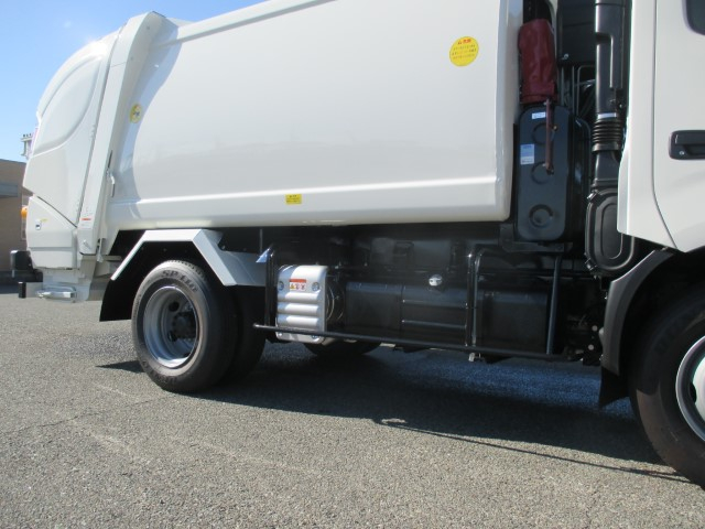 R7 日野デュトロ プレス式塵芥車5.9立米 未使用車