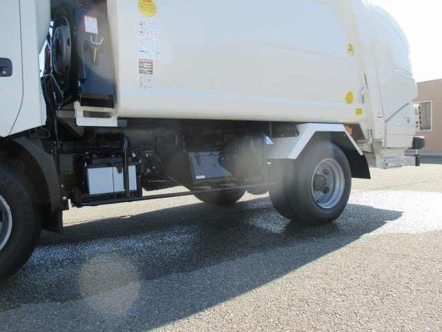 R7 日野デュトロ プレス式塵芥車5.9立米 未使用車