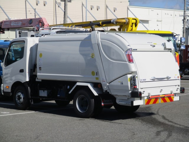 R7 日野デュトロ プレス式塵芥車5.9立米 未使用車