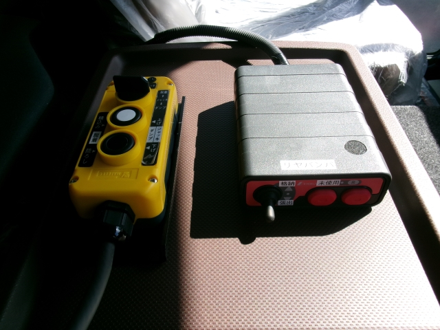 R8 日野プロフィア 22トン コンテナ脱着車 未使用