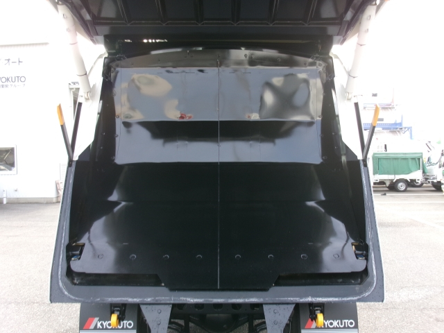 R8�������󥸥㡼���ץ쥹���г���10.2Ω�ơ�̤���Ѽ�