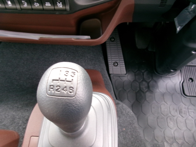 R8�������󥸥㡼���ץ쥹���г���10.2Ω�ơ�̤���Ѽ�