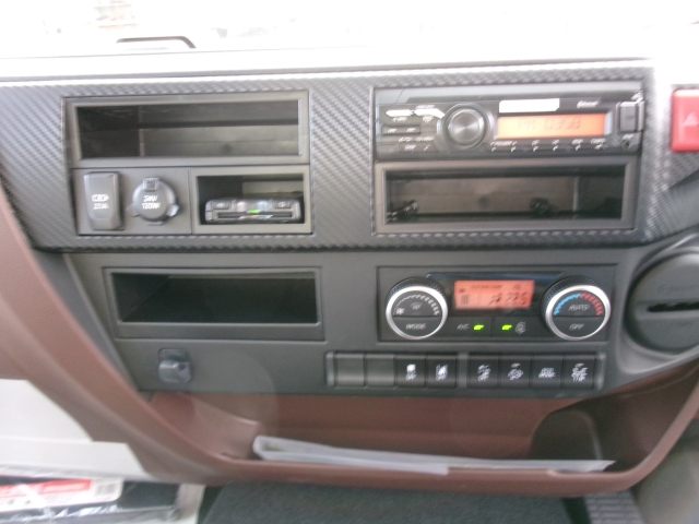 R8�������󥸥㡼���ץ쥹���г���10.2Ω�ơ�̤���Ѽ�